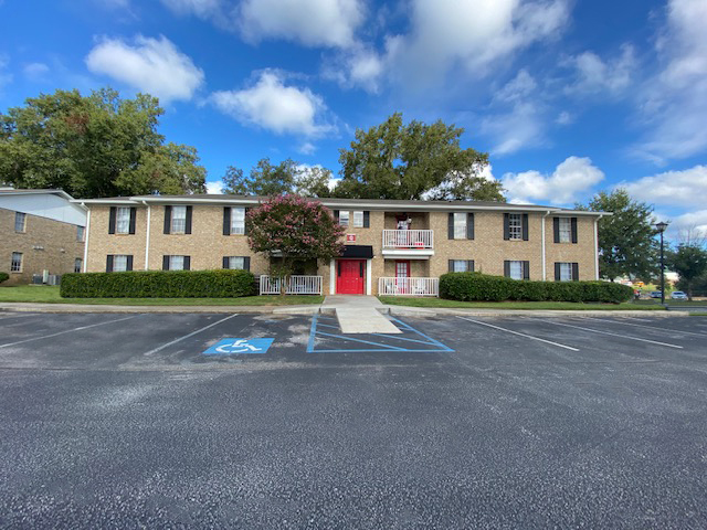 Gates at Summerville - The Multifamily Advisory Group at Cushman ...